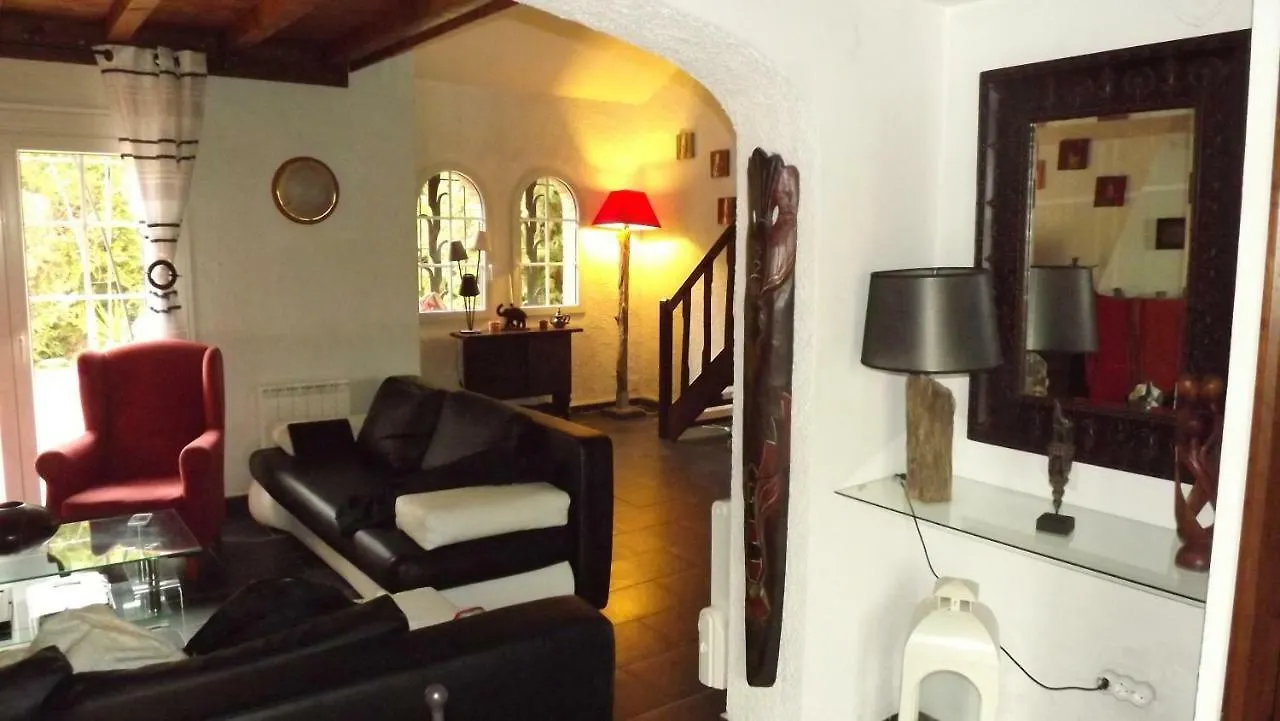 Casa June Torroella de Montgrí بيت للعطل